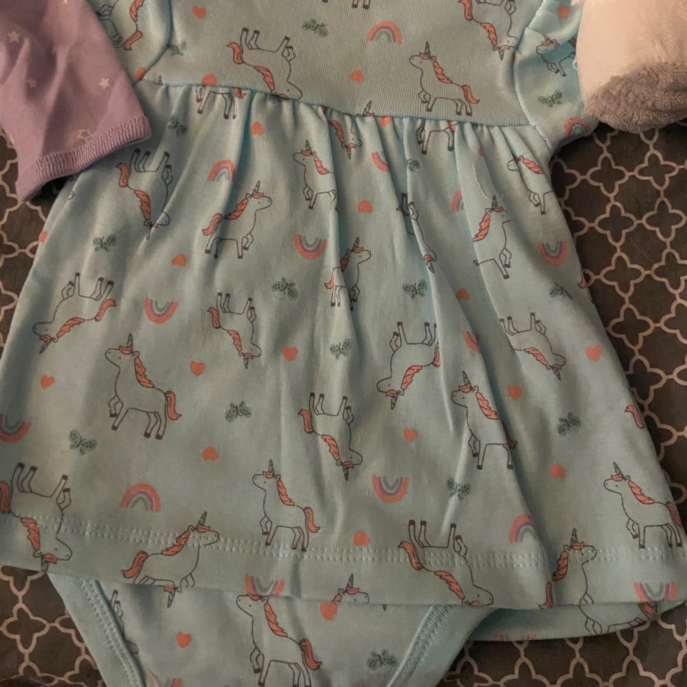 Baby girl clothes and diaper bag - Picture 3 of 7